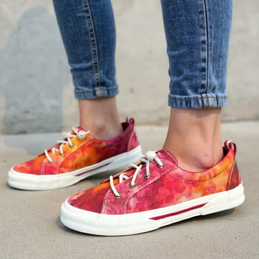 NEW IN BOX 9M Sperry Tiedye Pink sneakers